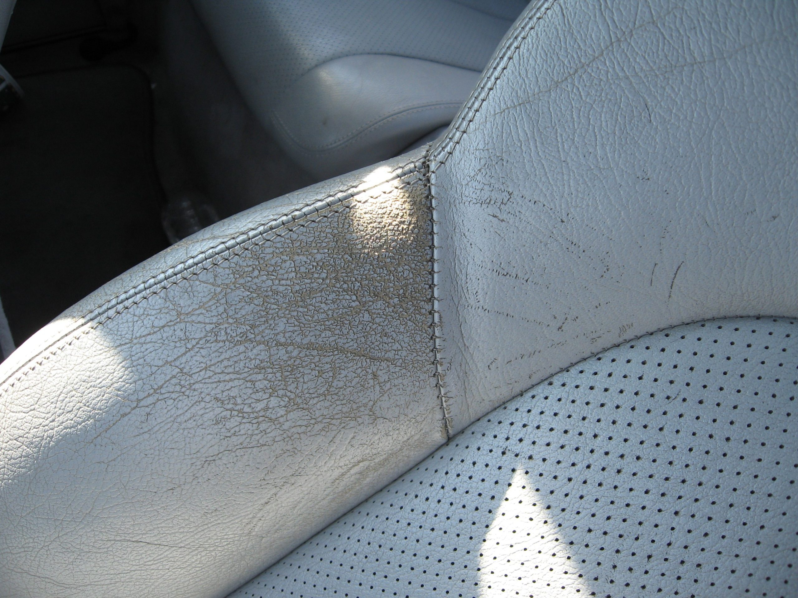 Clean a dirty leather car seat